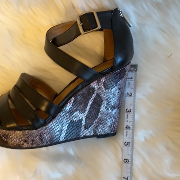 Kenneth Cole Reaction Platform Sandal - Picture 15 of 16